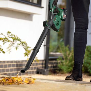 Akulehepuhur Bosch UniversalLeafBlower 18V-130 Solo