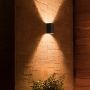 LED-välisvalgusti Philips Hue Ambiance Resonate must