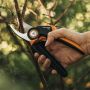 Oksakäärid Fiskars alasiga XPG M